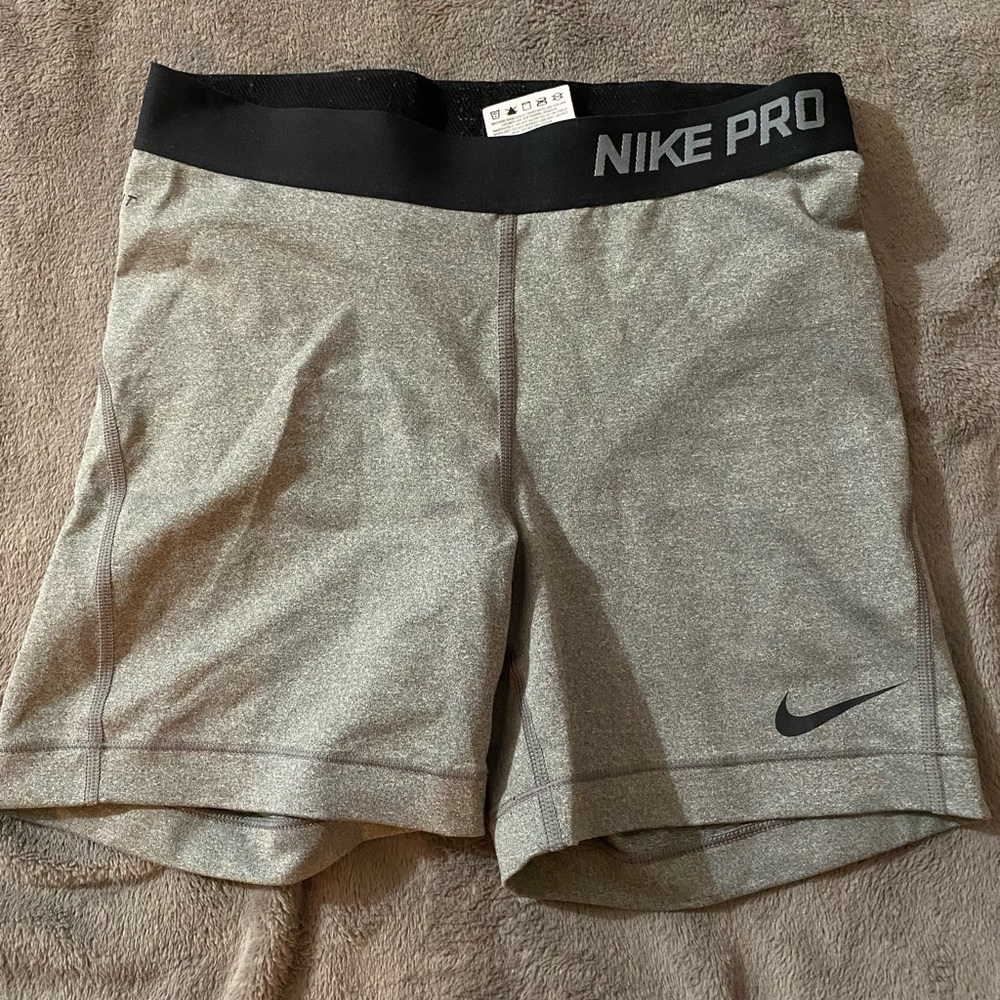 Gray Nike pro spandex